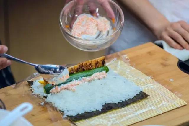 不亲自做一次寿司卷，怎么做一个合格的吃货