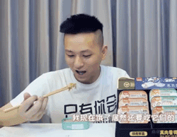 罗永浩直播时吃猫罐头，网友：这有啥，我拿猫粮当饭吃！