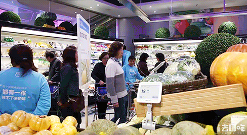 轧闹猛！上海这21家超市有好事发生，有机蔬菜只卖6.8元…
