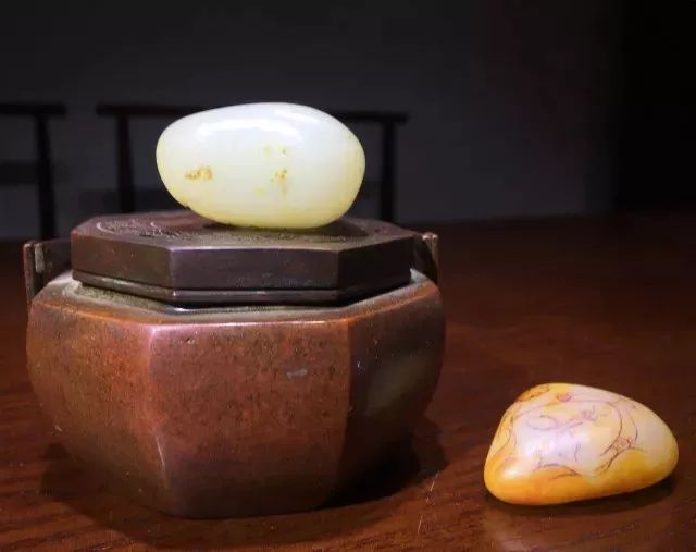 【玉语】玉雕师告诉你：什么样的玉料更适合制作独籽雕件？