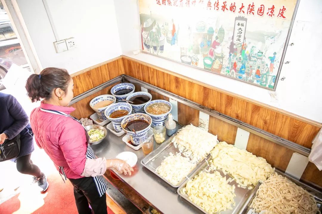 徐州这11家凉皮店，排队排了十多年，居然还吃不腻