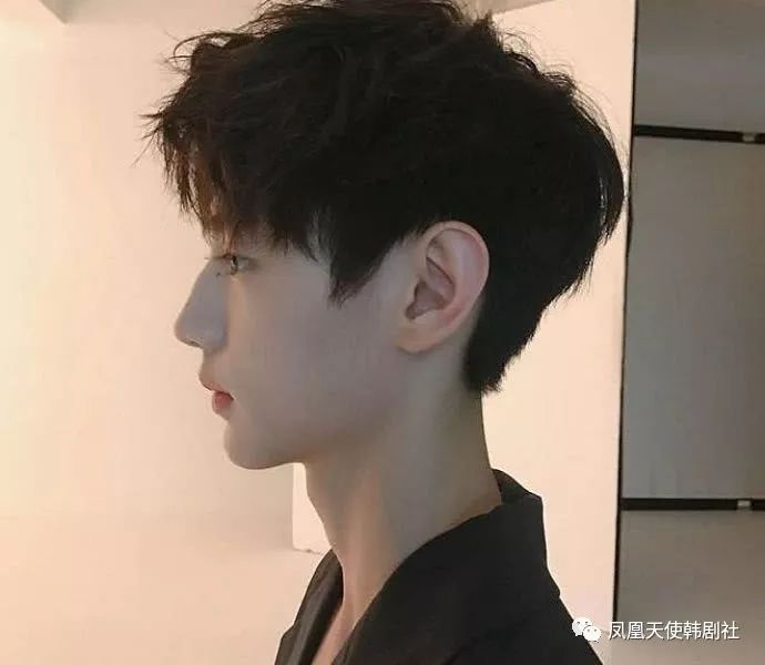 他是韩国的“花滑少年”，长相酷似段宜恩，羡慕别人的16岁！(2)