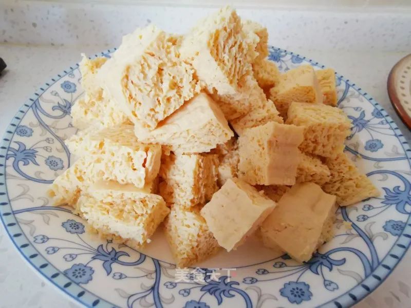 冻豆腐真是北方人的创造性美食，口感丰富有层次！热乎乎的超下饭！