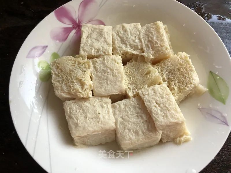 冻豆腐真是北方人的创造性美食，口感丰富有层次！热乎乎的超下饭！