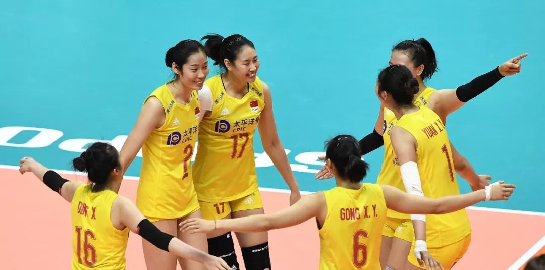 中国女排十连胜成功卫冕世界杯！我们是冠军！