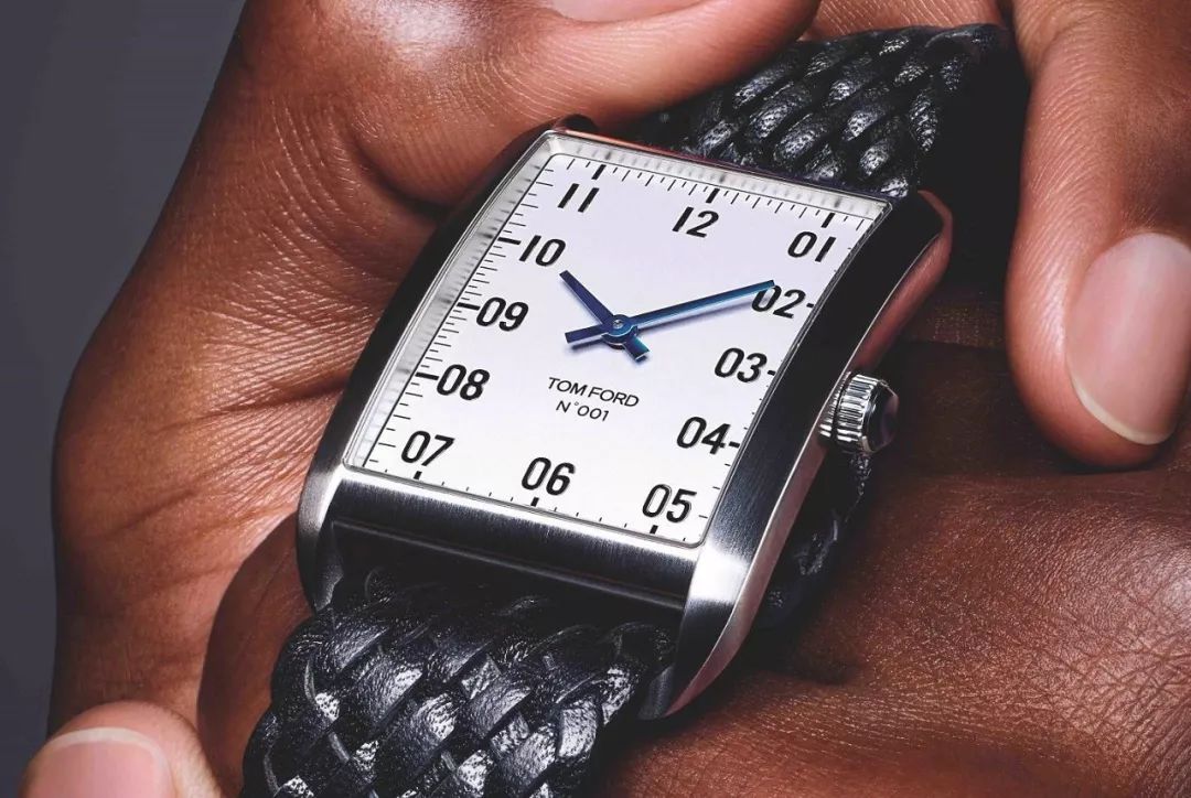 Tom Ford 的首款腕表终于来了，换表带相当简单