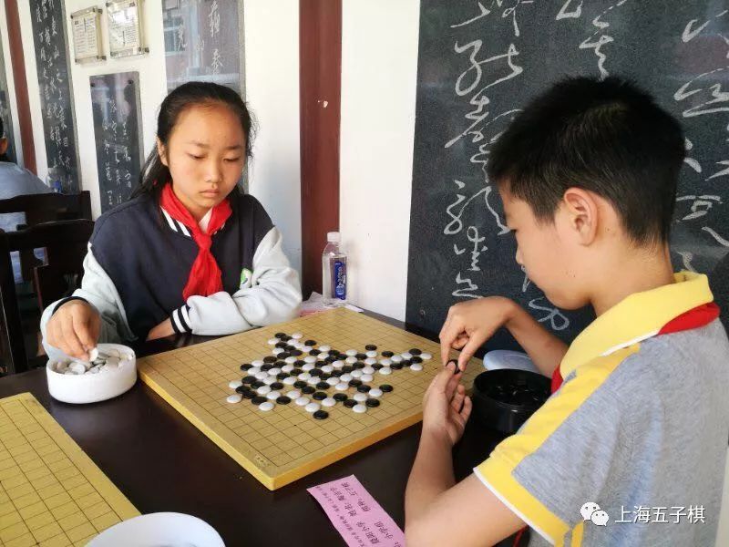 上海的这所学校举办了一场具有浓厚文化气息的五子棋联谊赛
