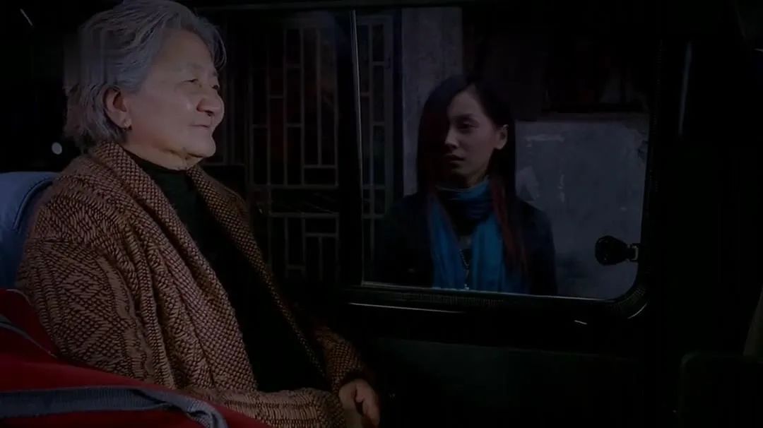 靳东「出轨」60岁大妈，可笑吗？