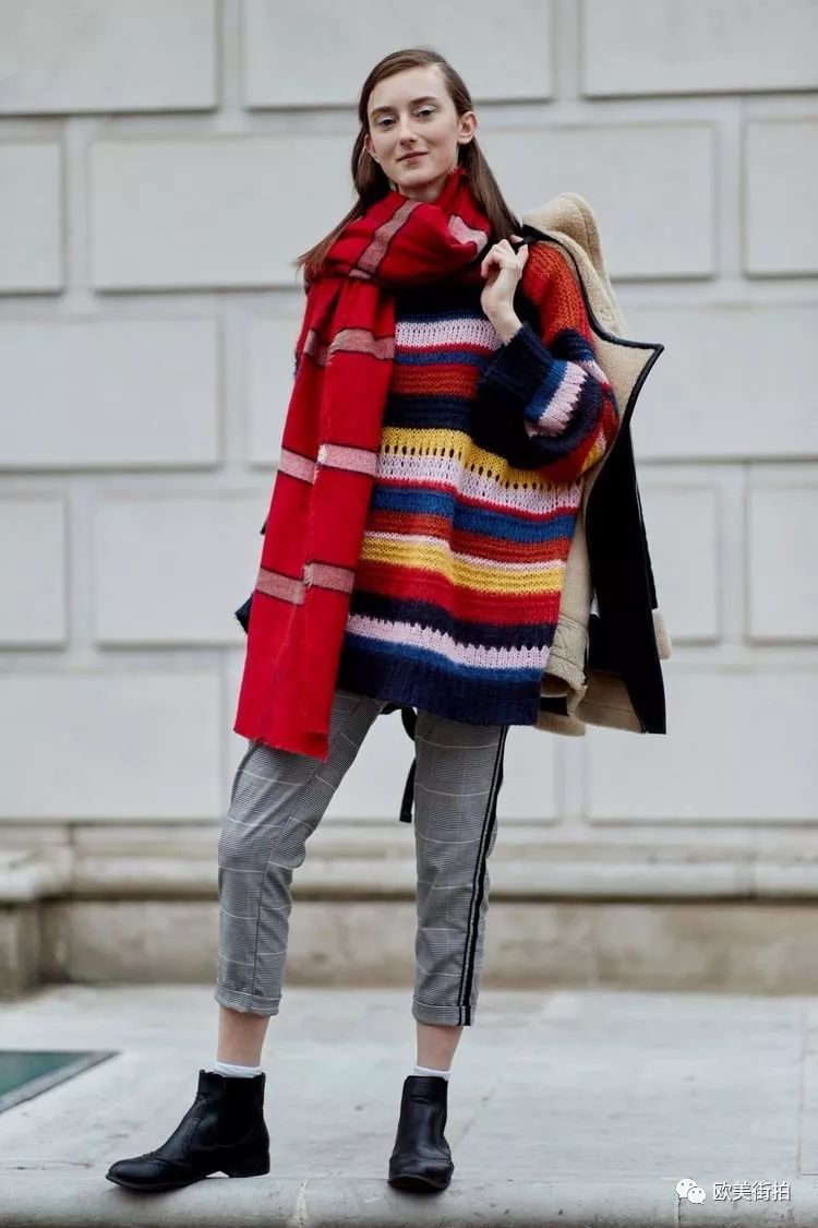 外套配一条围巾，秋冬最佳造型！