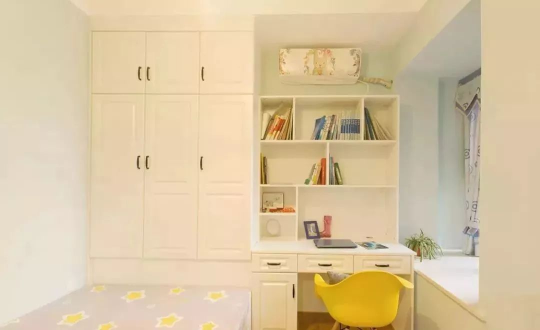 如何给小户型设计一个实用书房？书桌上方不能浪费