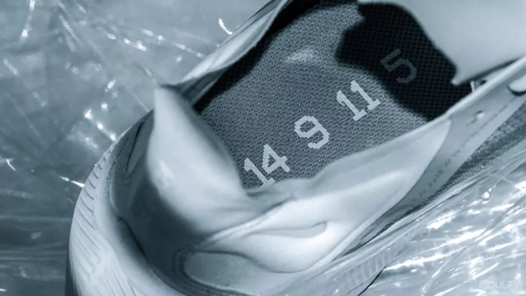 名字足够奇葩，却是今年最火的透明 Nike 球鞋