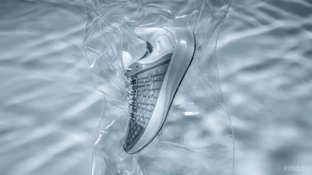 名字足够奇葩，却是今年最火的透明 Nike 球鞋