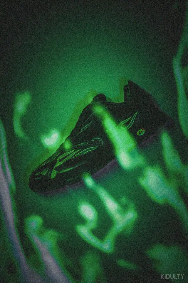 我们火烧了一双刚发售的 Supreme × Nike 老爹鞋 | K-Pixel