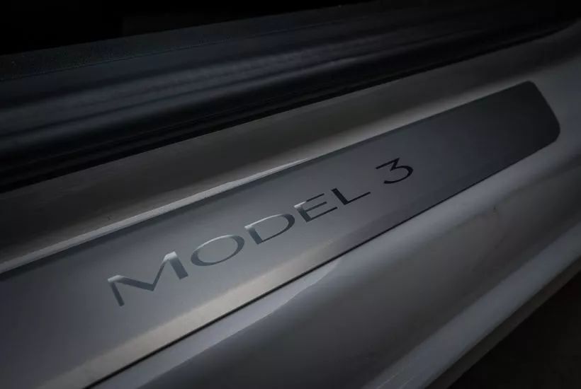 关于它你应该知道这几个知识点！ 海外试驾特斯拉Model 3