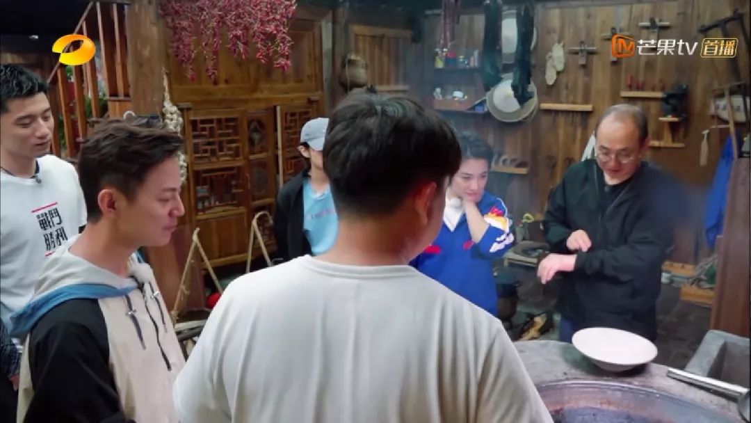 果妈厨房小教室：黄磊、Justin、王源、蔡少芬……明星大厨在线教学！