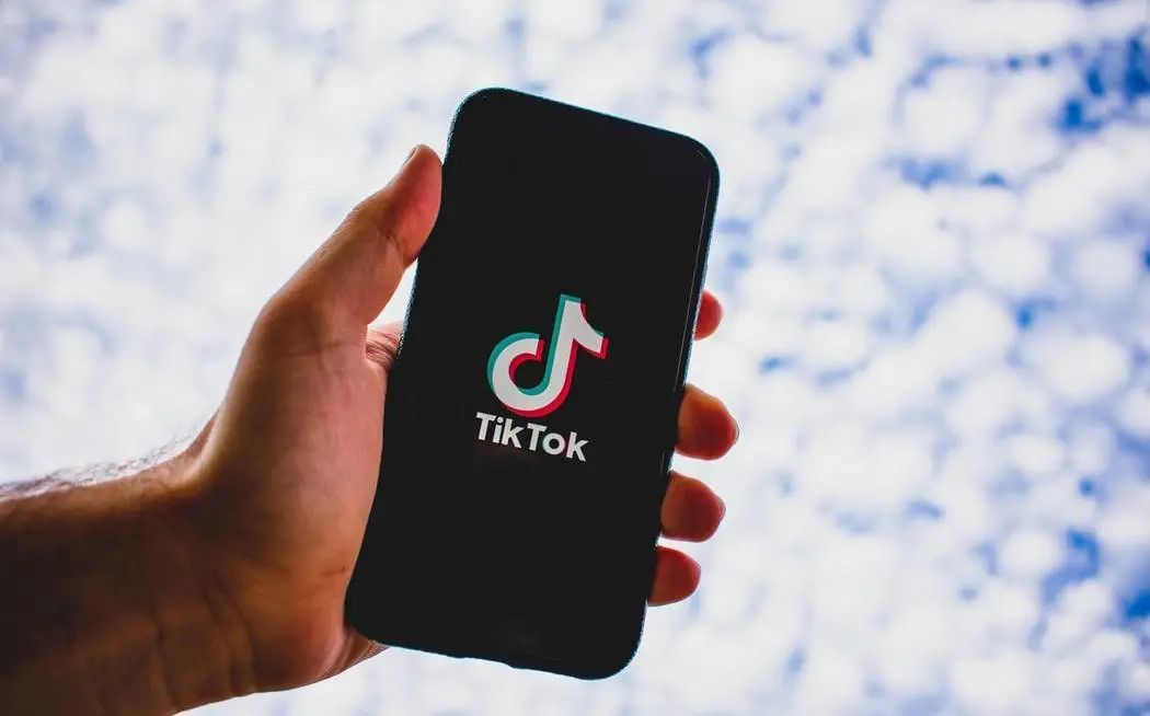 消息称字节跳动同意退出TikTok美国业务；8月1日App Store下架超2万款游戏｜Do早报