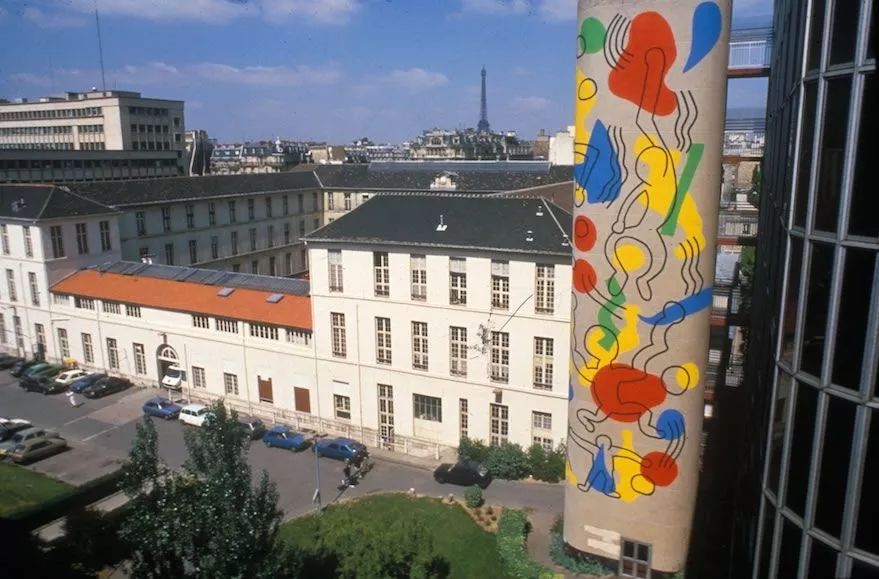 跟 LACOSTE 一起寻找 Keith Haring 的“足迹”