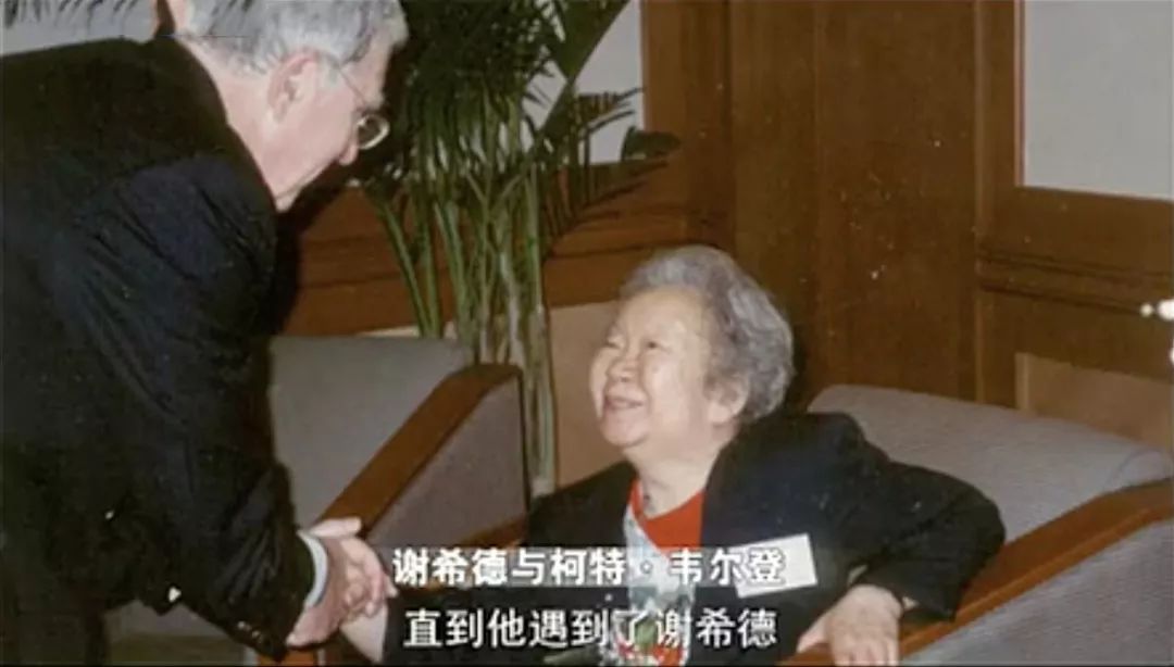 她是中国半导体之母，被外媒誉为“中国的哈佛校长”