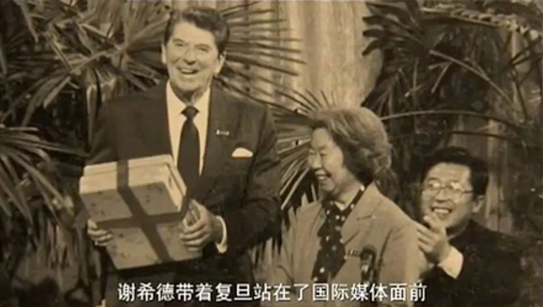 她是中国半导体之母，被外媒誉为“中国的哈佛校长”