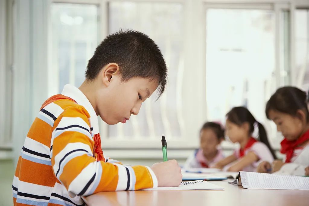 “小学作业不出校门”能带动整体减负吗？