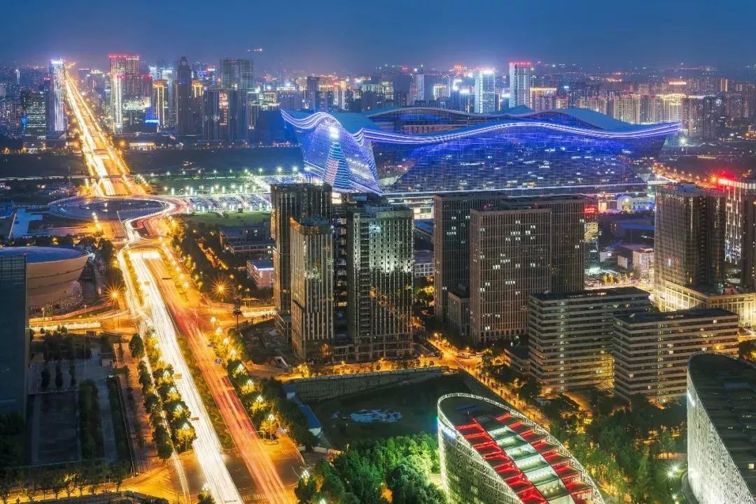 今天，中国这座“开创性新兴世界城市”，原来是靠“三城三都”崛起的！