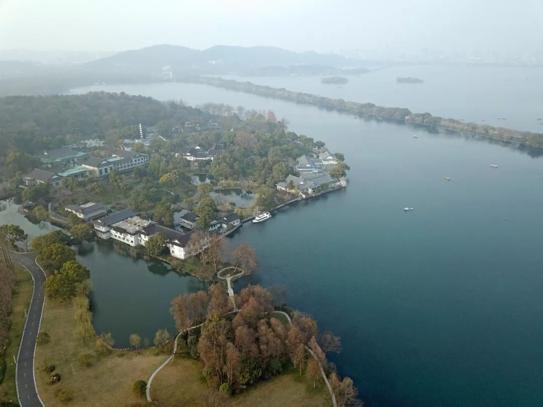 老杭州才知道的“西湖里的西湖”，这个盛夏，一起在这座百年庄园隐于西湖！