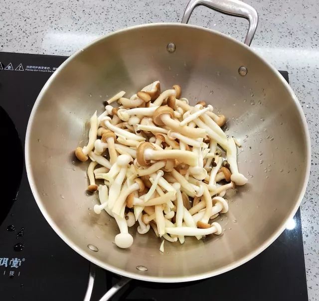 5分钟搞定一道营养美味的下饭菜——辣炒双菇