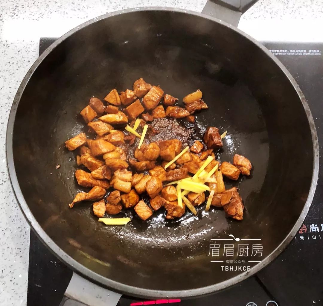 夏季超级简单一锅焖饭——香菇胡萝卜红烧肉煲仔饭