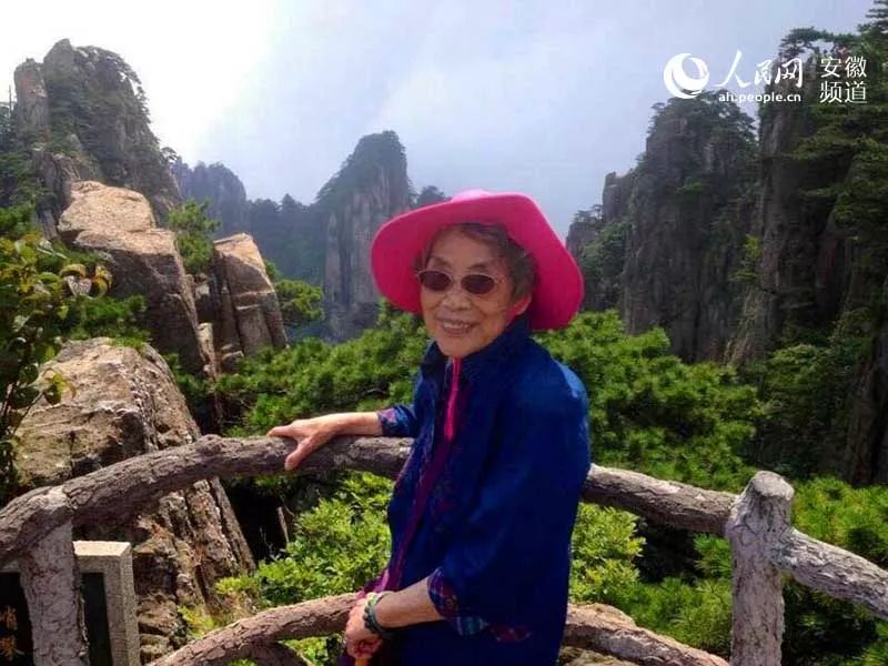 厉害了！坚持瑜伽20多年，92岁的范奶奶还能独自爬黄山