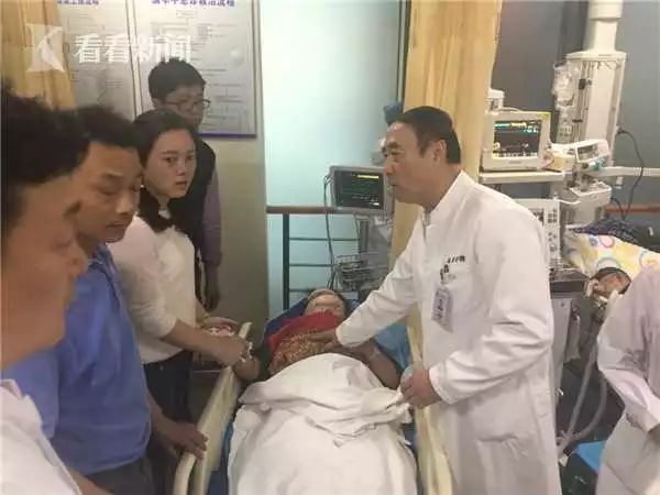 沪中环高架发生多车追尾事故 14人受伤送医