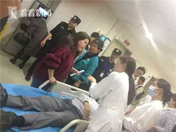 沪中环高架发生多车追尾事故 14人受伤送医