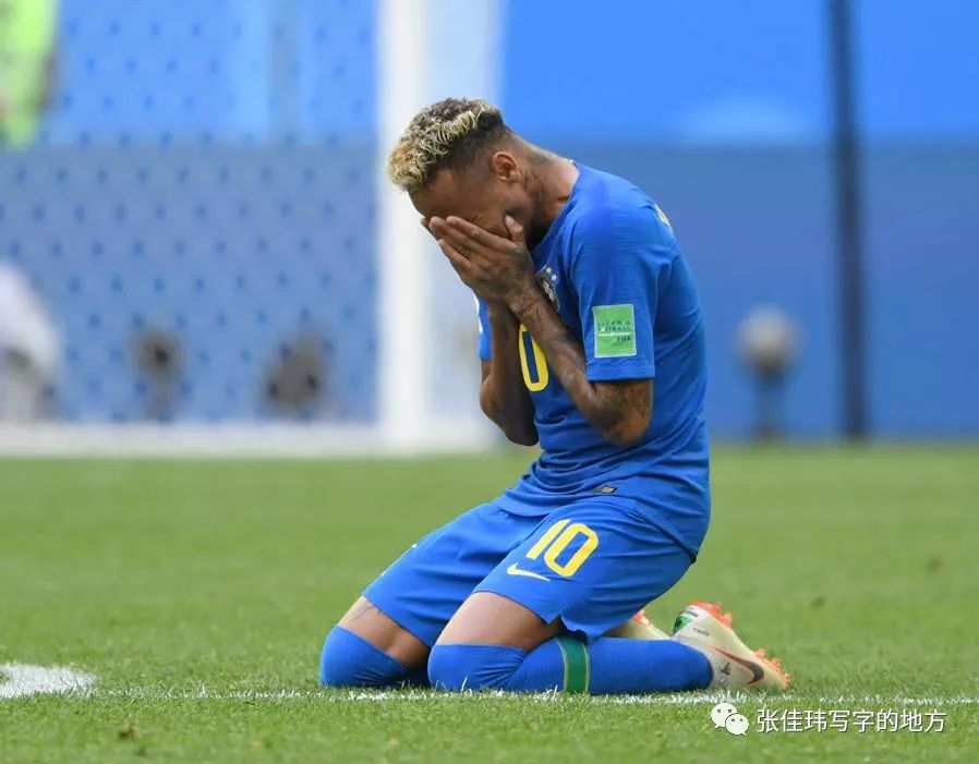 内马尔为什么哭了？——就在为巴西进球、玩出彩虹过人之后？