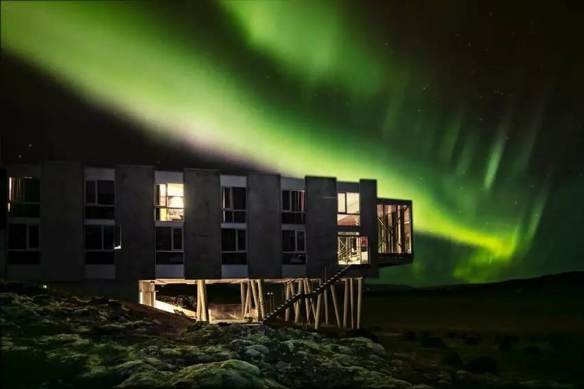 小木屋，玻璃顶，火山温泉，住这些酒店，get最cool极光姿势