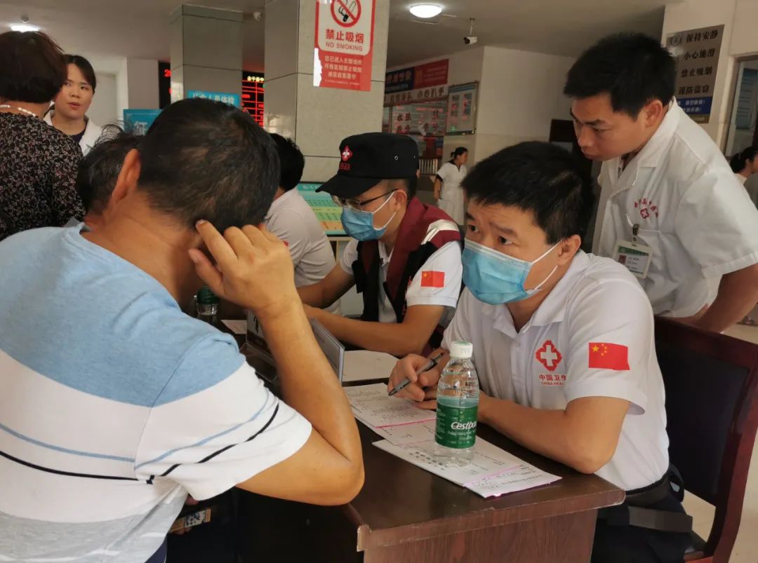 服务基层 共同提升 江西省中医院专家在余干县中医院开展义诊