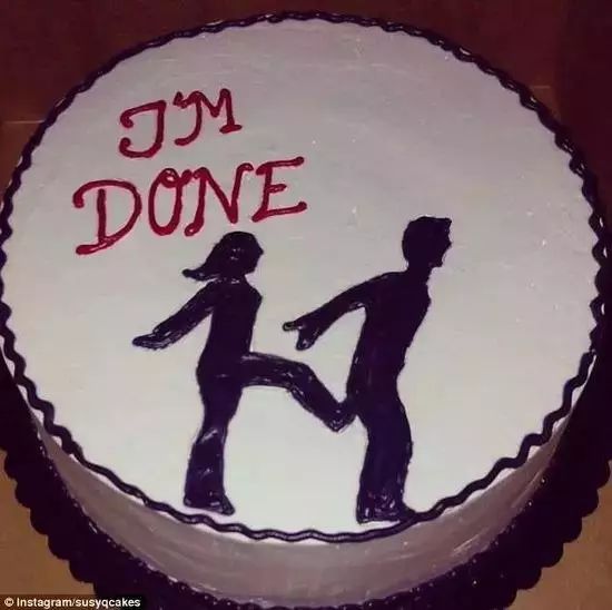 婚礼蛋糕见多了，离婚蛋糕你见过吗？画风也太血腥了吧~~