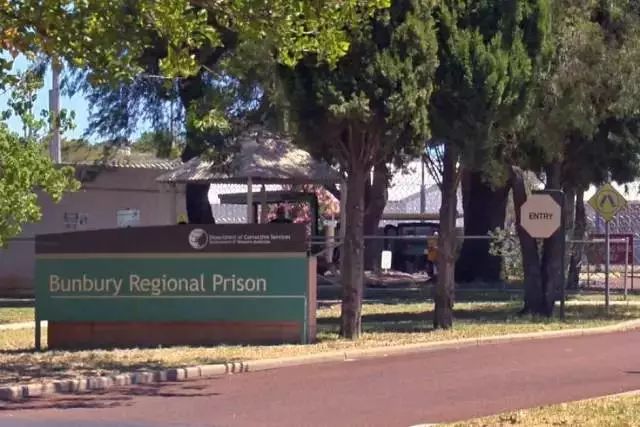 澳州监狱把重刑犯和恶狗关在一起，结局出乎所料......