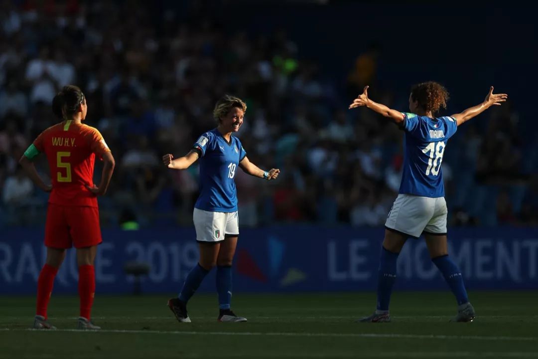 中国女足0-2不敌意大利