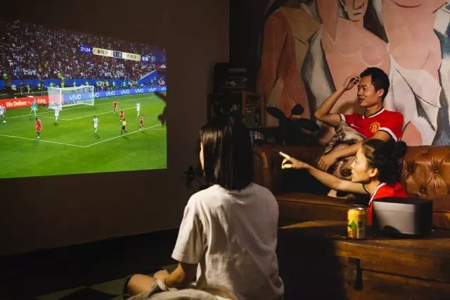 决赛观看指南：把世界杯射在墙上是种怎样的体验