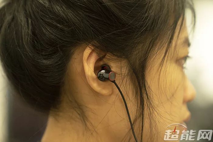 一加云耳2蓝牙耳机体验：599能买到怎样的圈铁无线？(4)