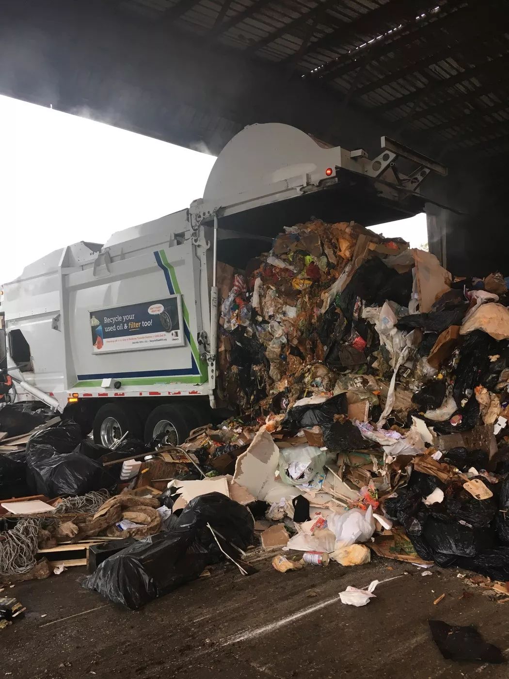 在美国当垃圾清运工，是个喜忧参半的差事儿 | VICE(2)