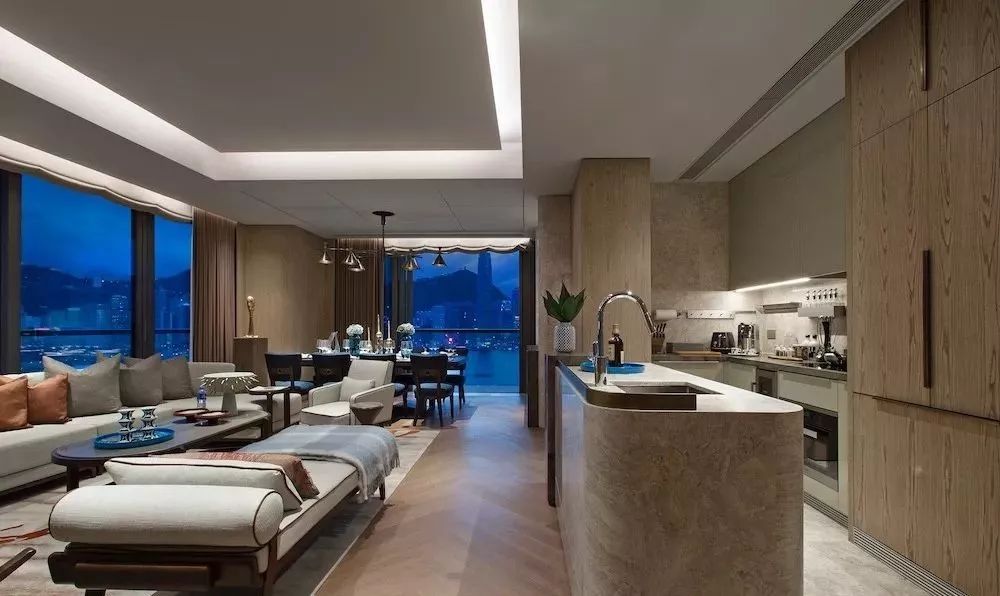 他是中国设计圈首富，身价百亿，30岁就设计了杨紫琼豪宅，还改变了奢华酒店的定义