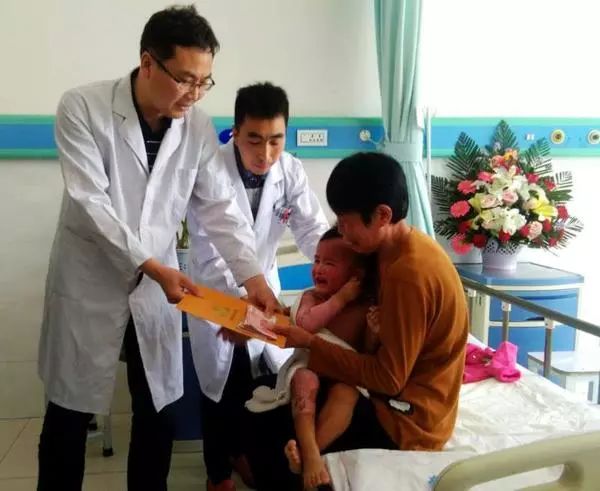 2岁女童掉进热锅，漯河医生是这么做的……