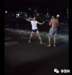 强悍！泰国变性人与男子当街对战 一拳打飞对方牙齿