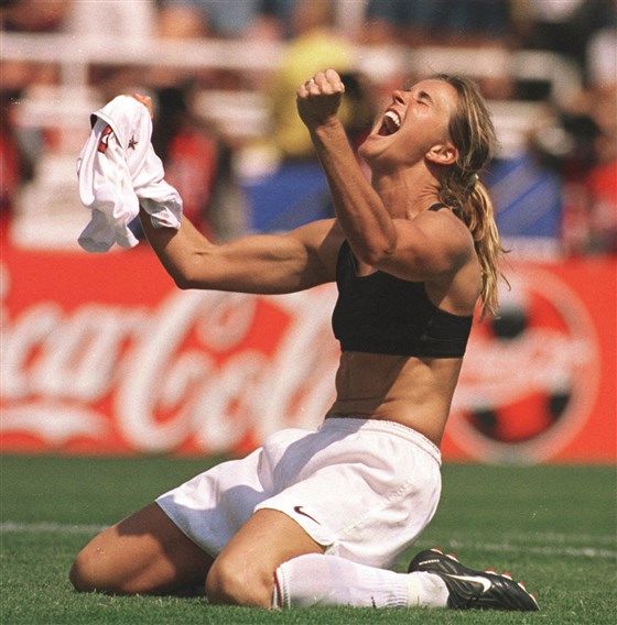 四夺世界杯，美国女足的崛起要从一条法律说起