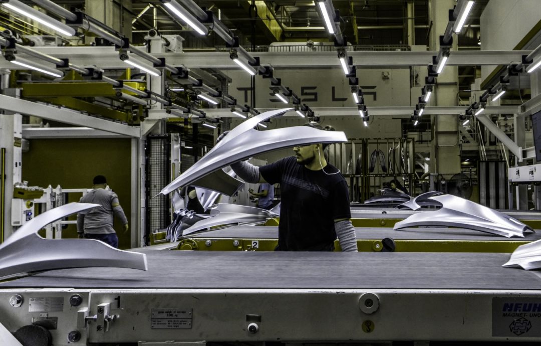 特斯拉能否改变汽车行业的制造方式，并突破自动化生产的瓶颈？