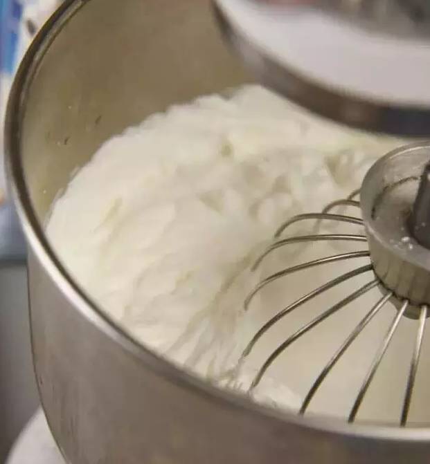 烘焙圈子：学烘焙，乱七八糟的奶油要分清～～夏季淡奶油打发技巧！