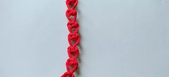 自制红绳心形手链，寓意爱情美满