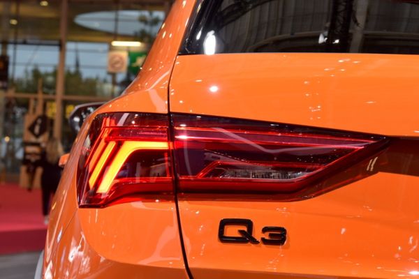 车威精选 | 巴黎车展实拍新一代奥迪Q3，源自于MQB..，内外全面升级，轴距加长77毫米
