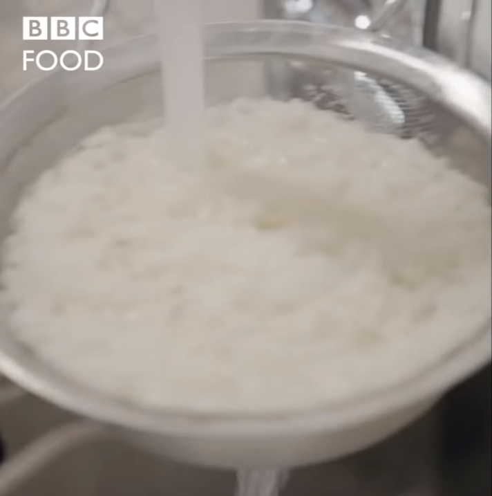 BBC做了个蛋炒饭，把亚洲人都逼疯疯疯了：yummy你个鬼哦！