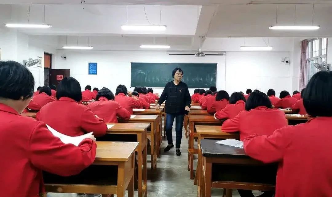 她让1600多名云南贫困女孩走出大山，建立全国第一所全免费女子高中